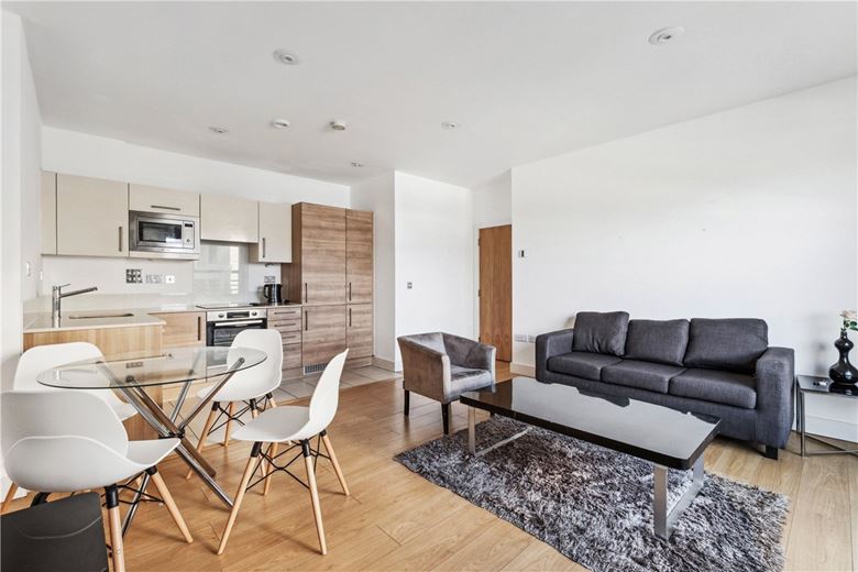 2 bedroom flat, Cornell Square, London SW8 - Available