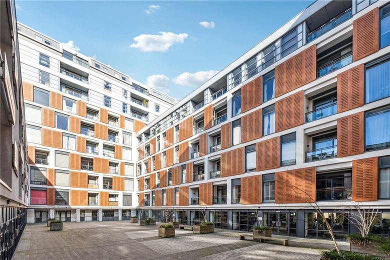 2 bedroom flat, Cornell Square, London SW8 - Available
