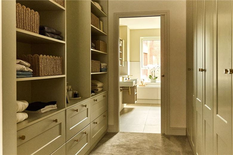 4 bedroom house, London Square Wandsworth Common, Springfield Drive SW17 - Available