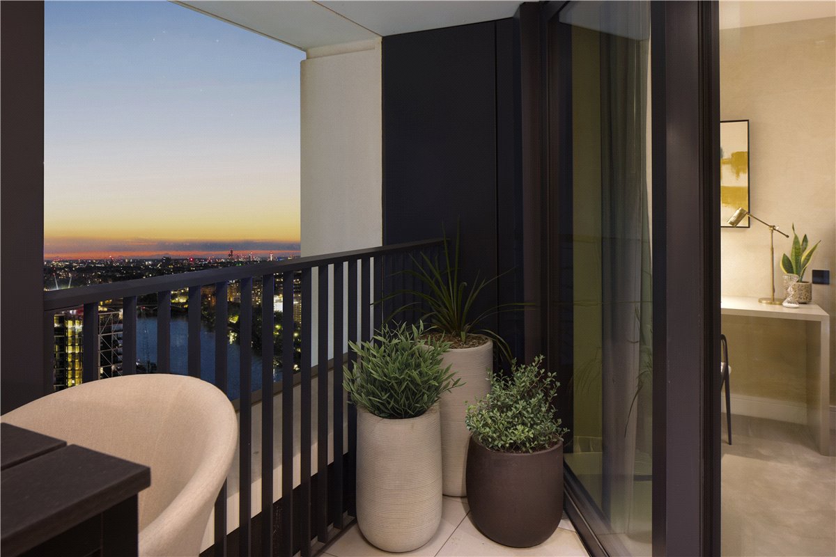 2 bedroom flat, London Square Nine Elms, Ponton Road SW11 - Available