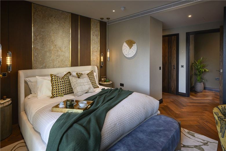 3 bedroom flat, London Dock, 9 Arrival Square E1W - Available