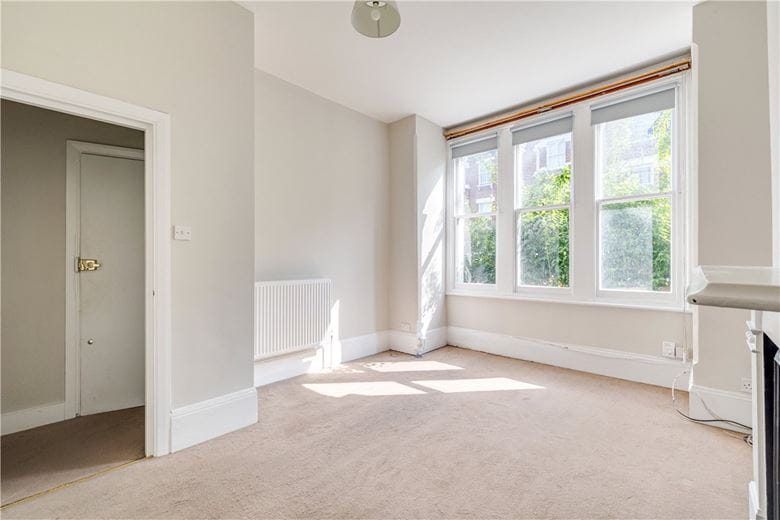 2 bedroom flat, Latchmere Road, London SW11 - Available