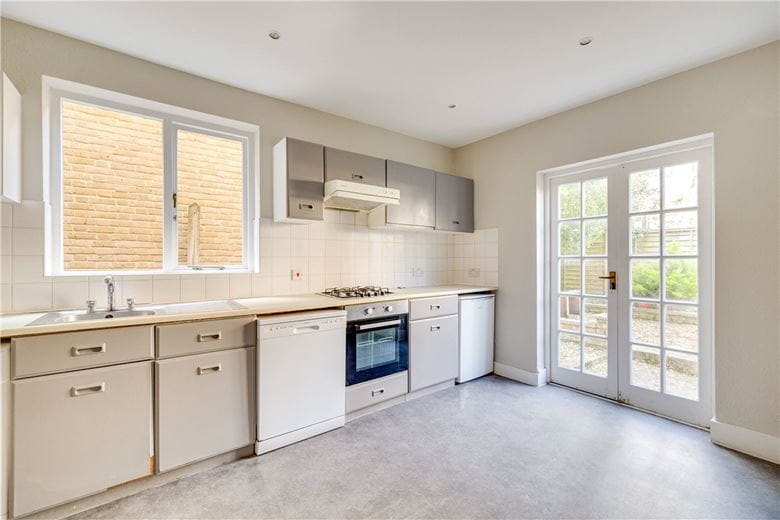 2 bedroom flat, Latchmere Road, London SW11 - Available