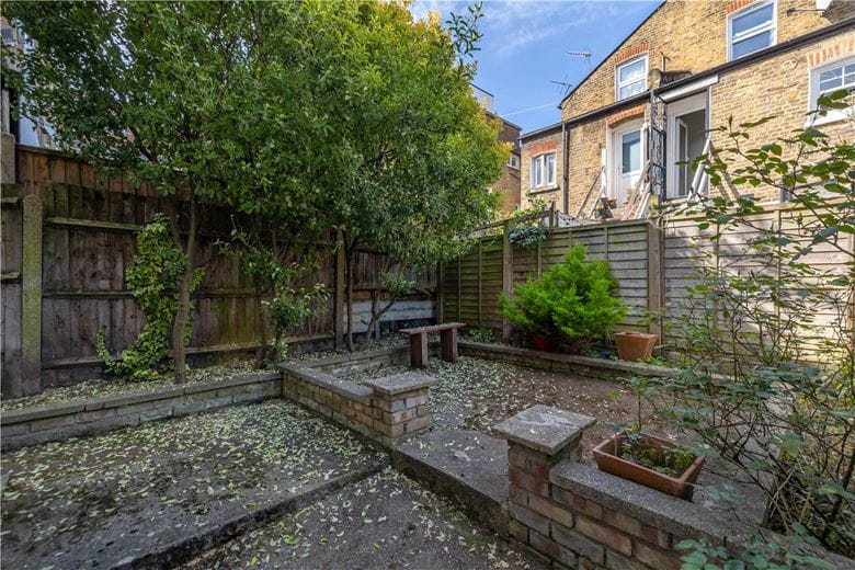 2 bedroom flat, Latchmere Road, London SW11 - Available