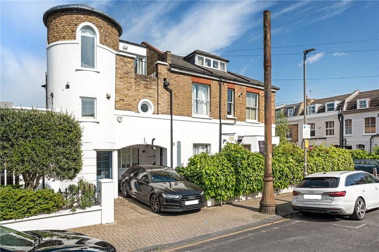 2 bedroom house, Wiseton Road, Wandsworth SW17 - Available