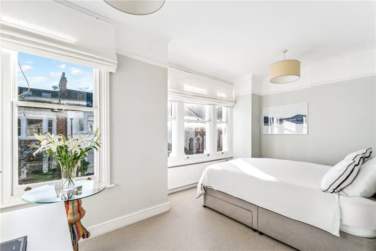 2 bedroom flat, Airedale Road, London SW12 - Sold