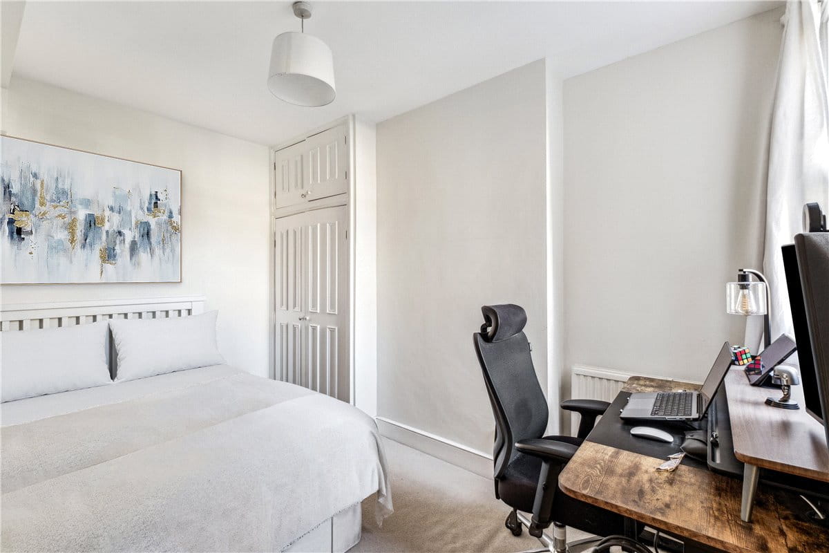 2 bedroom flat, Airedale Road, London SW12 - Sold