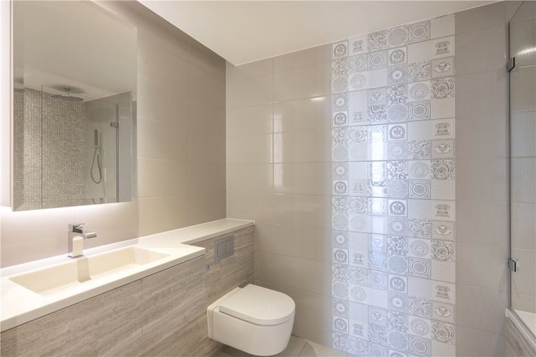 5 bedroom flat, DAMAC Tower, Nine Elms SW8 - Available