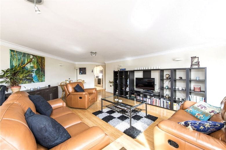 2 bedroom flat, Macmillan Way, Heritage Park - Tooting Common SW17 - Available