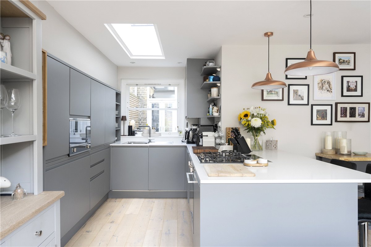 3 bedroom flat, Nightingale Triangle, Balham SW12 - Sold