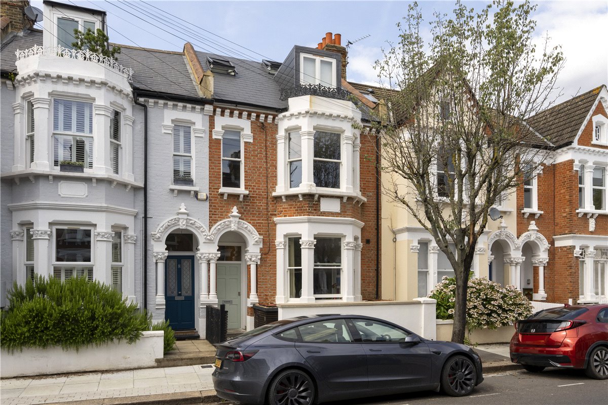 3 bedroom flat, Nightingale Triangle, Balham SW12 - Sold