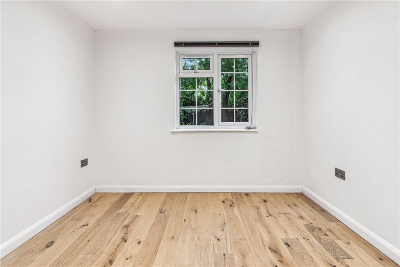 1 bedroom flat, College Gardens, London SW17 - Sold