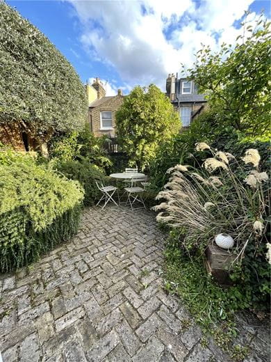 2 bedroom house, Sabine Road, Battersea SW11 - Available