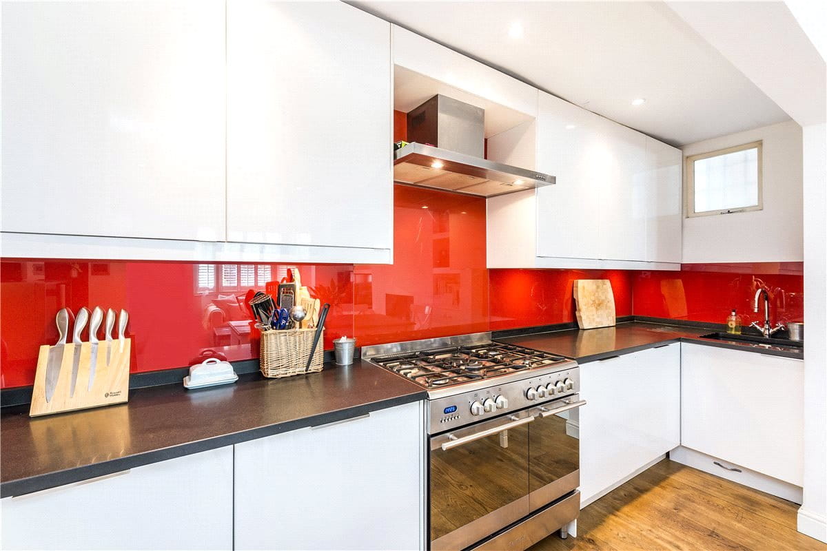 2 bedroom flat, North Side Wandsworth Common, London SW18 - Available