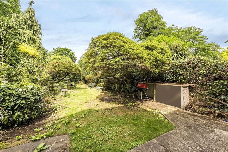 2 bedroom flat, North Side Wandsworth Common, London SW18 - Available