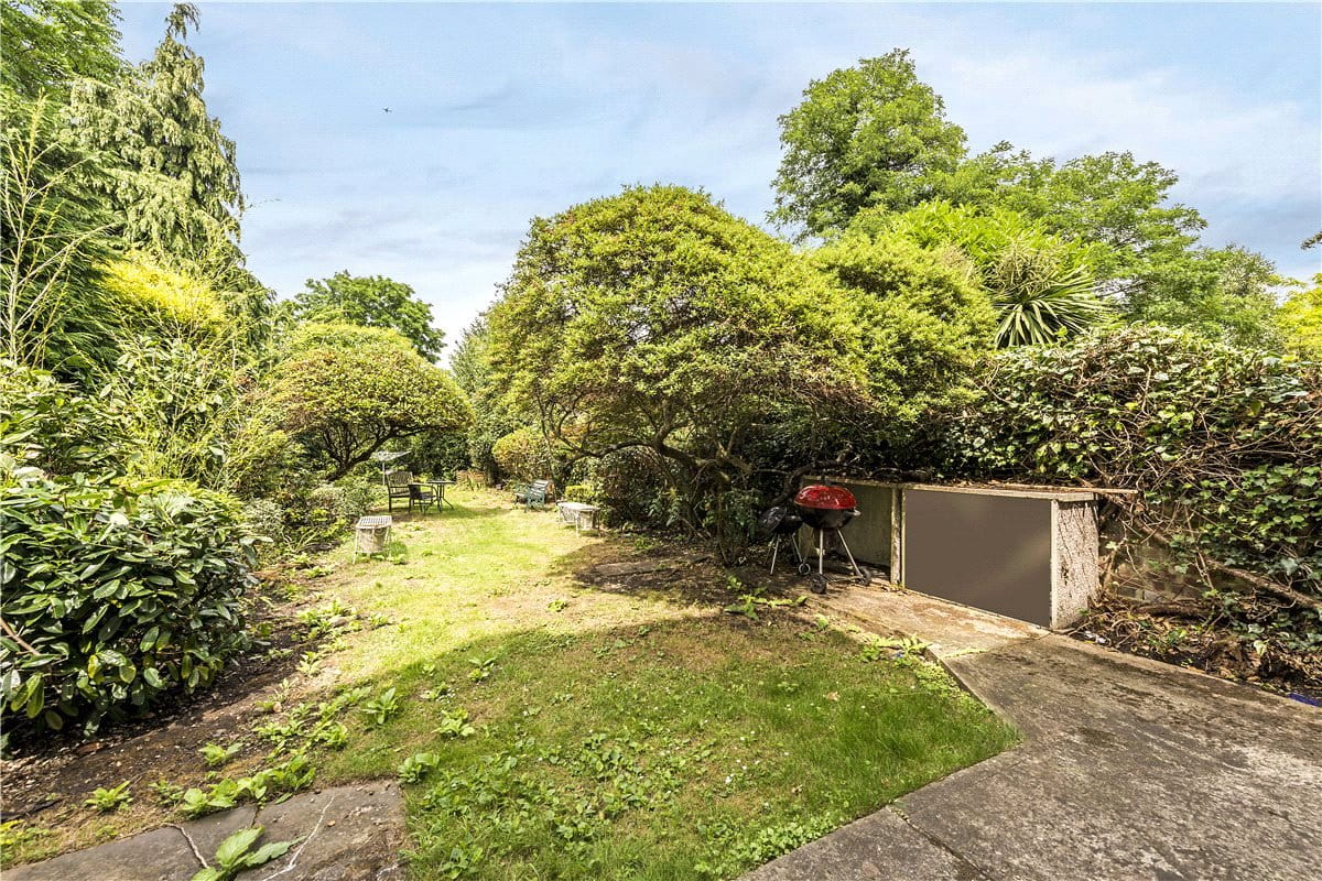 2 bedroom flat, North Side Wandsworth Common, London SW18 - Available