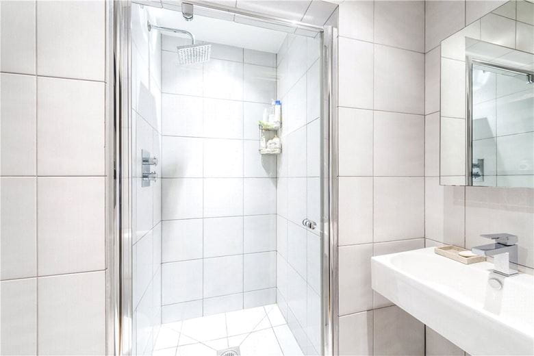 2 bedroom flat, North Side Wandsworth Common, London SW18 - Available
