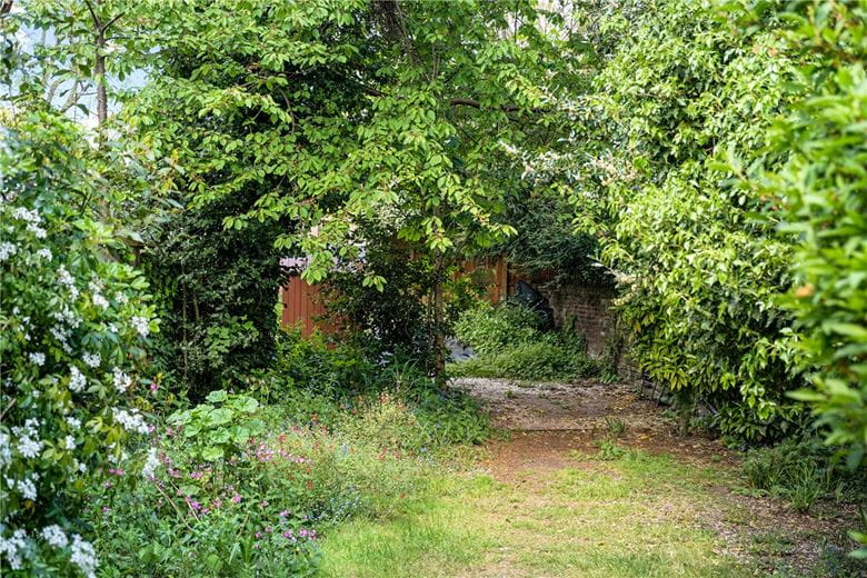 2 bedroom flat, North Side Wandsworth Common, London SW18 - Available