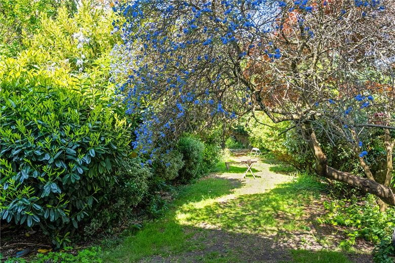 2 bedroom flat, North Side Wandsworth Common, London SW18 - Available