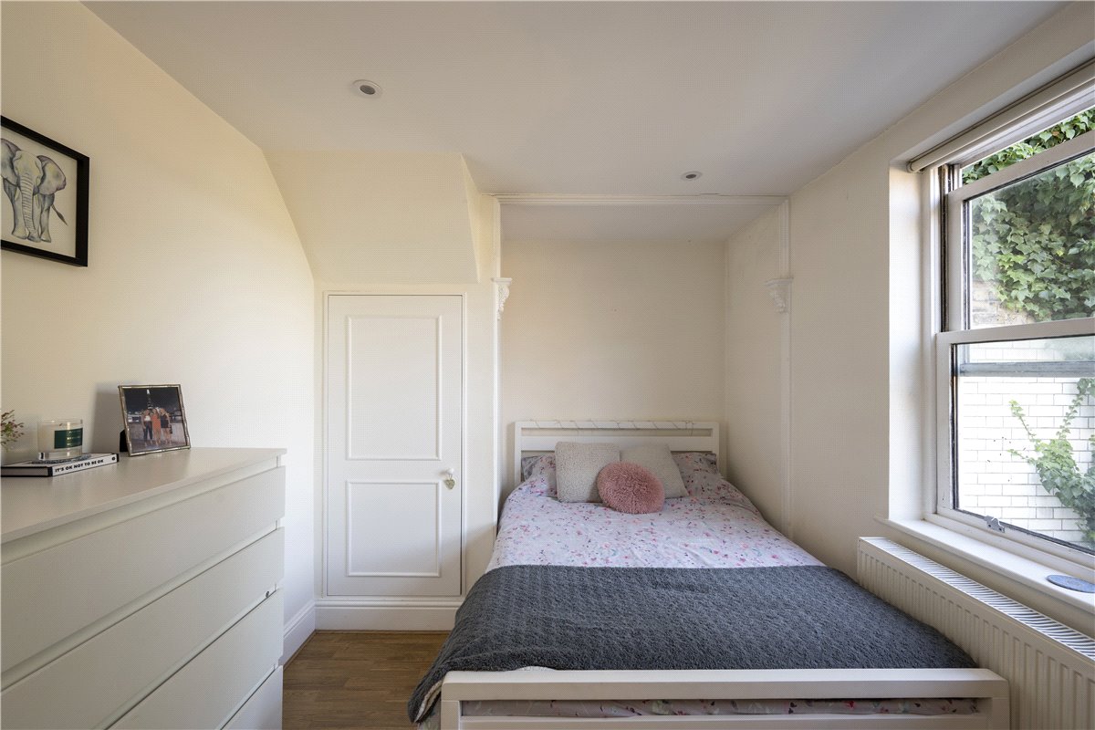 3 bedroom house, Brixton Hill, London SW2 - Available