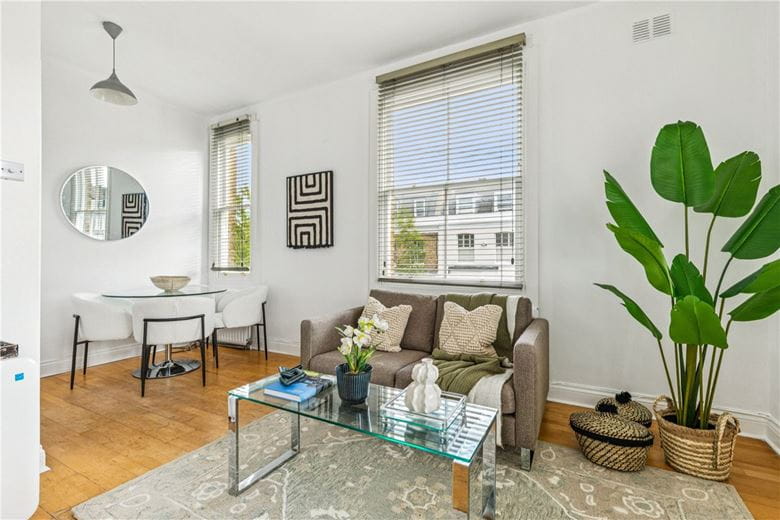 2 bedroom flat, Nottingham Road, Bellevue Village SW17 - Available