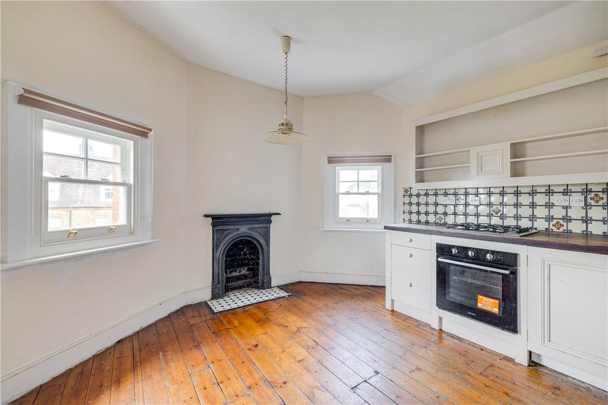 2 bedroom flat, Wexford Road, Balham SW12 - Available