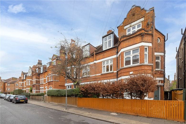 2 bedroom flat, Wexford Road, Balham SW12 - Available