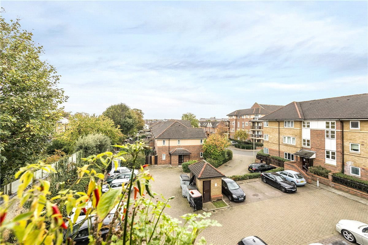 1 bedroom flat, Naples Court, 72 St. James's Drive SW12 - Available