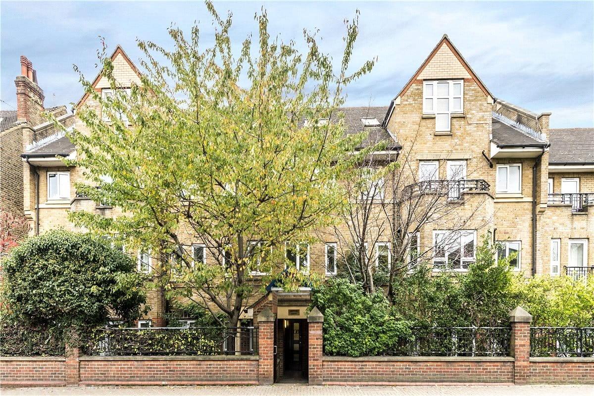 1 bedroom flat, Naples Court, 72 St. James's Drive SW12 - Available