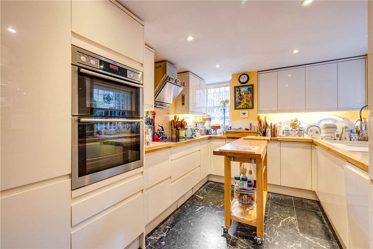 2 bedroom flat, Wandle Road, London SW17 - Available