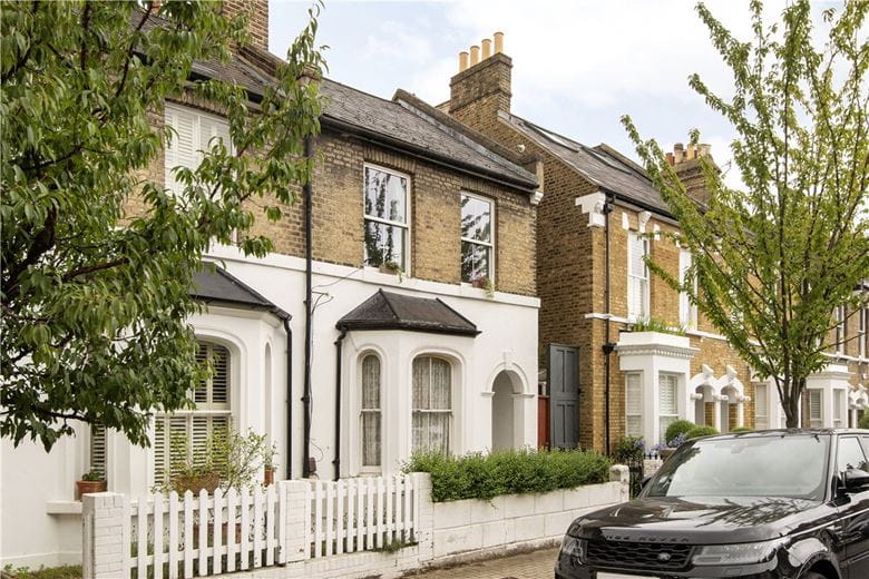 2 bedroom flat, Althorp Road, Wandsworth Common SW17 - Sold STC