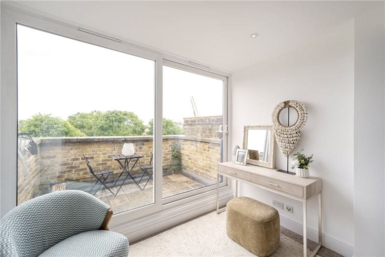 3 bedroom flat, Trinity Road, Wandsworth Common SW17 - Sold STC