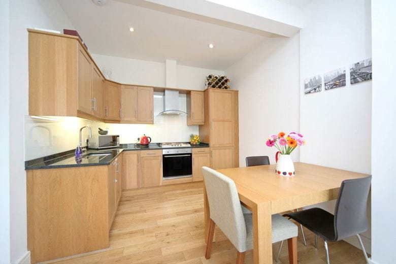 2 bedroom flat, Boundaries Road, Wandsworth SW12 SW12 - Sold