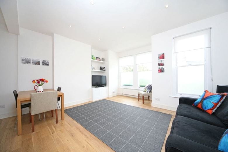 2 bedroom flat, Boundaries Road, Wandsworth SW12 SW12 - Sold