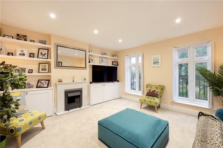 3 bedroom house, Bevin Square, London SW17 - Available