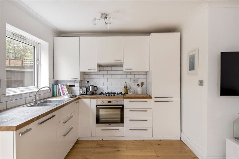 1 bedroom flat, Mayford Road, London SW12 - Sold