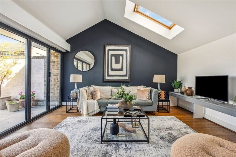 1 bedroom house, St. Anthony's Close, College Gardens SW17 - Available