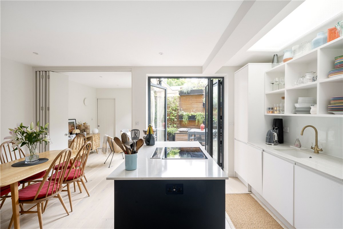 2 bedroom house, Nottingham Road, London SW17 - Sold