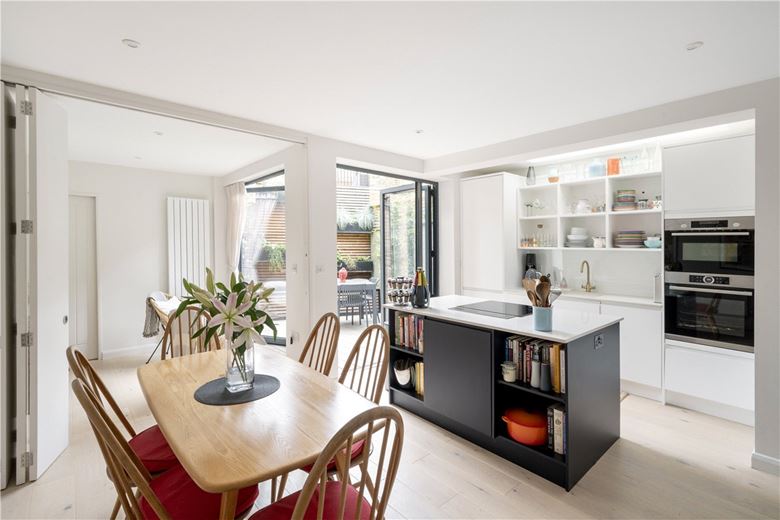 2 bedroom house, Nottingham Road, London SW17 - Sold