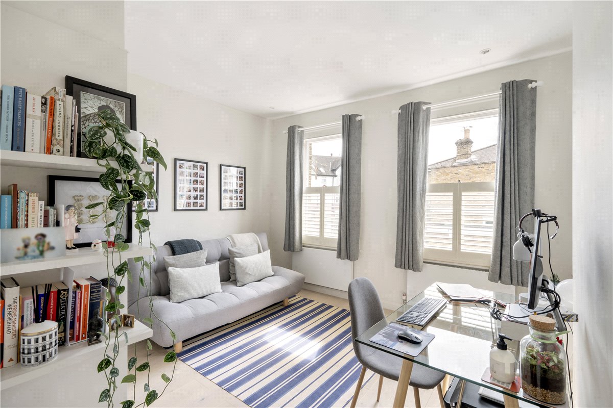 2 bedroom house, Nottingham Road, London SW17 - Sold