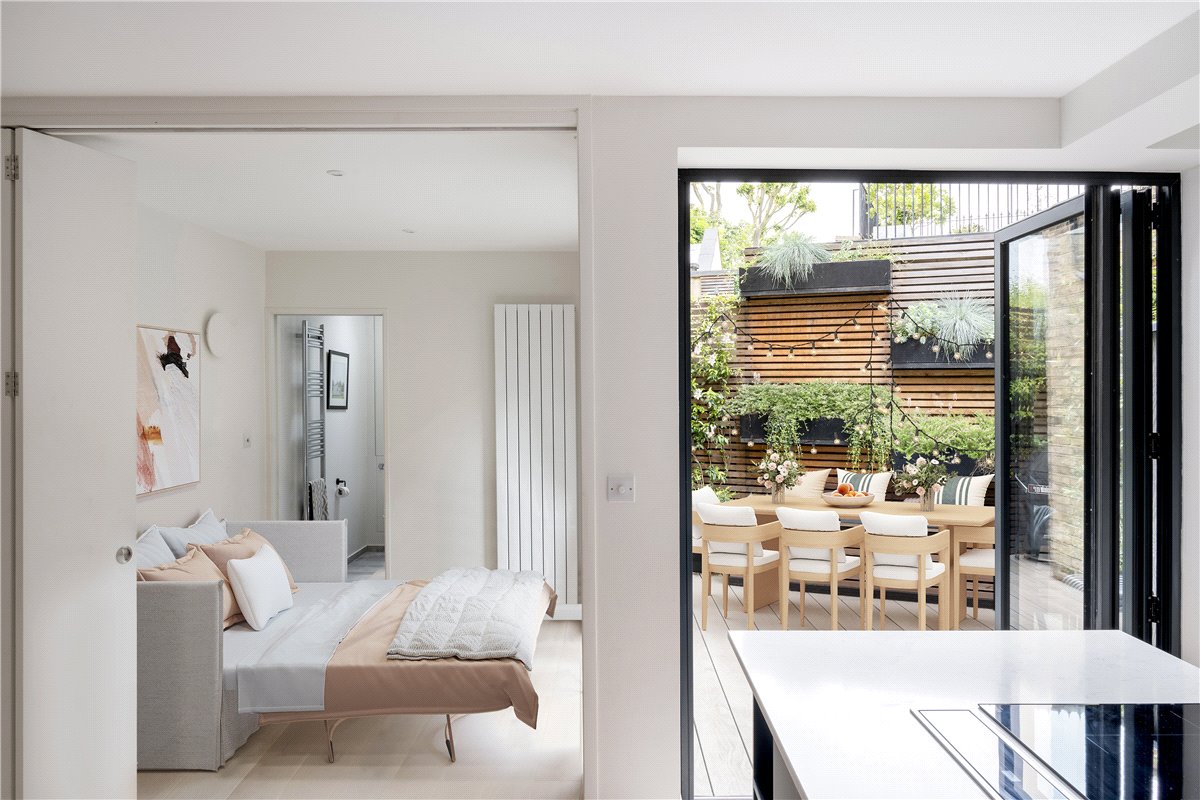 2 bedroom house, Nottingham Road, London SW17 - Sold