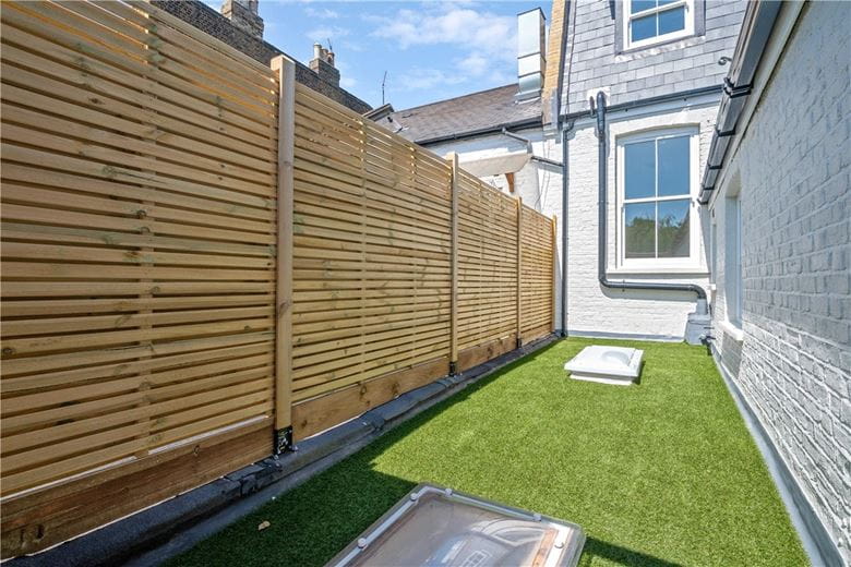 3 bedroom flat, Bellevue Road, London SW17 - Sold