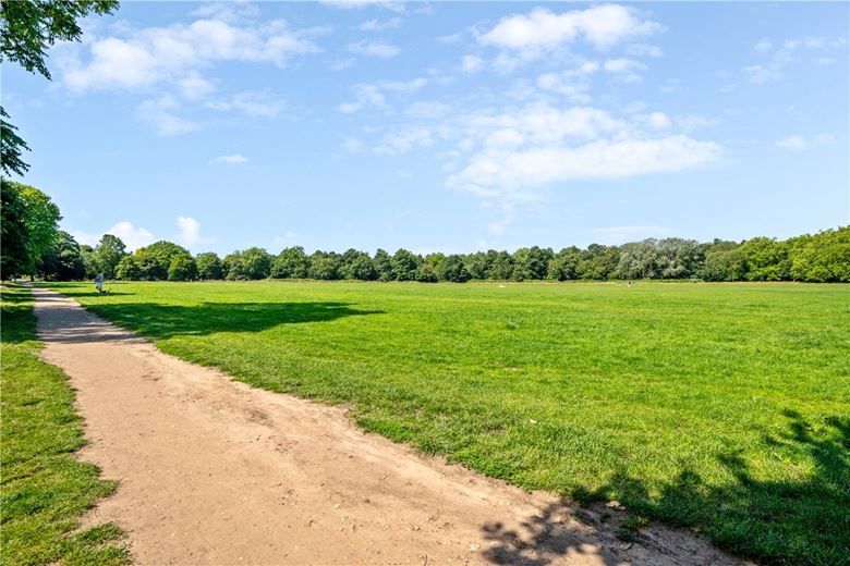 3 bedroom flat, Bellevue Road, London SW17 - Sold