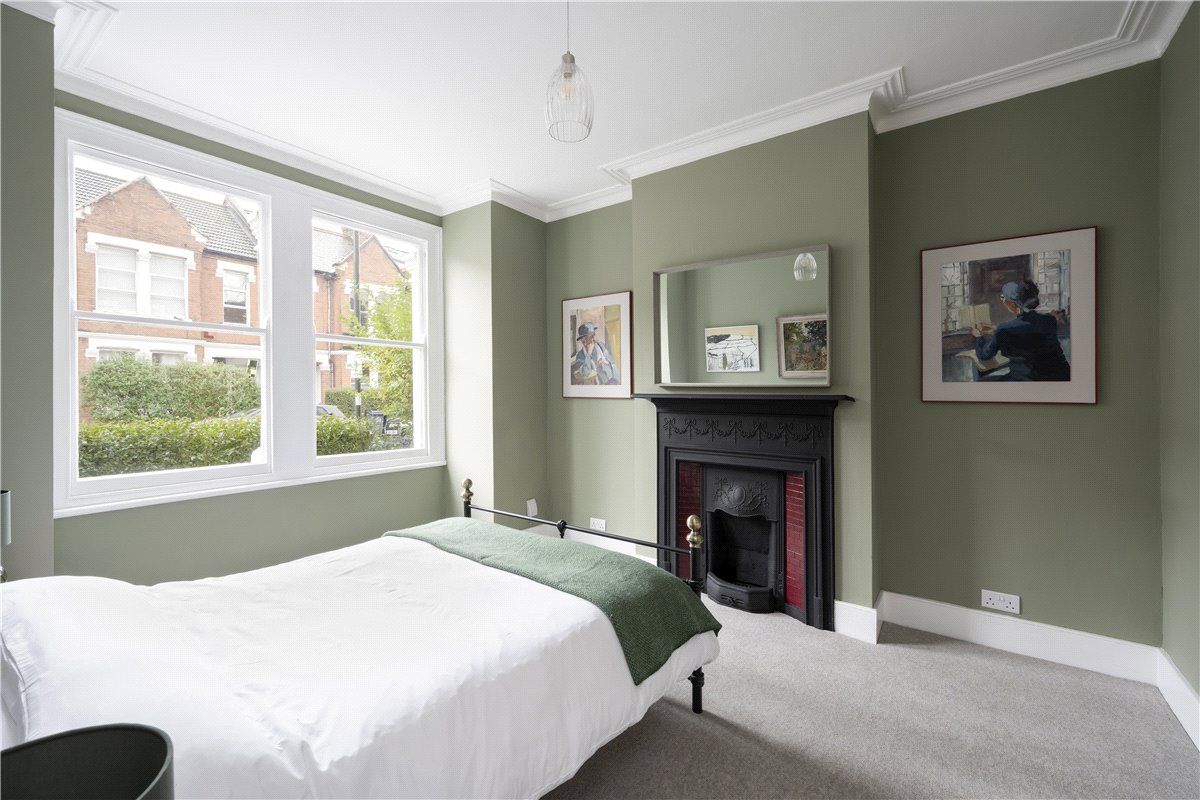 2 bedroom maisonette, Boundary Road, London SW19 - Sold