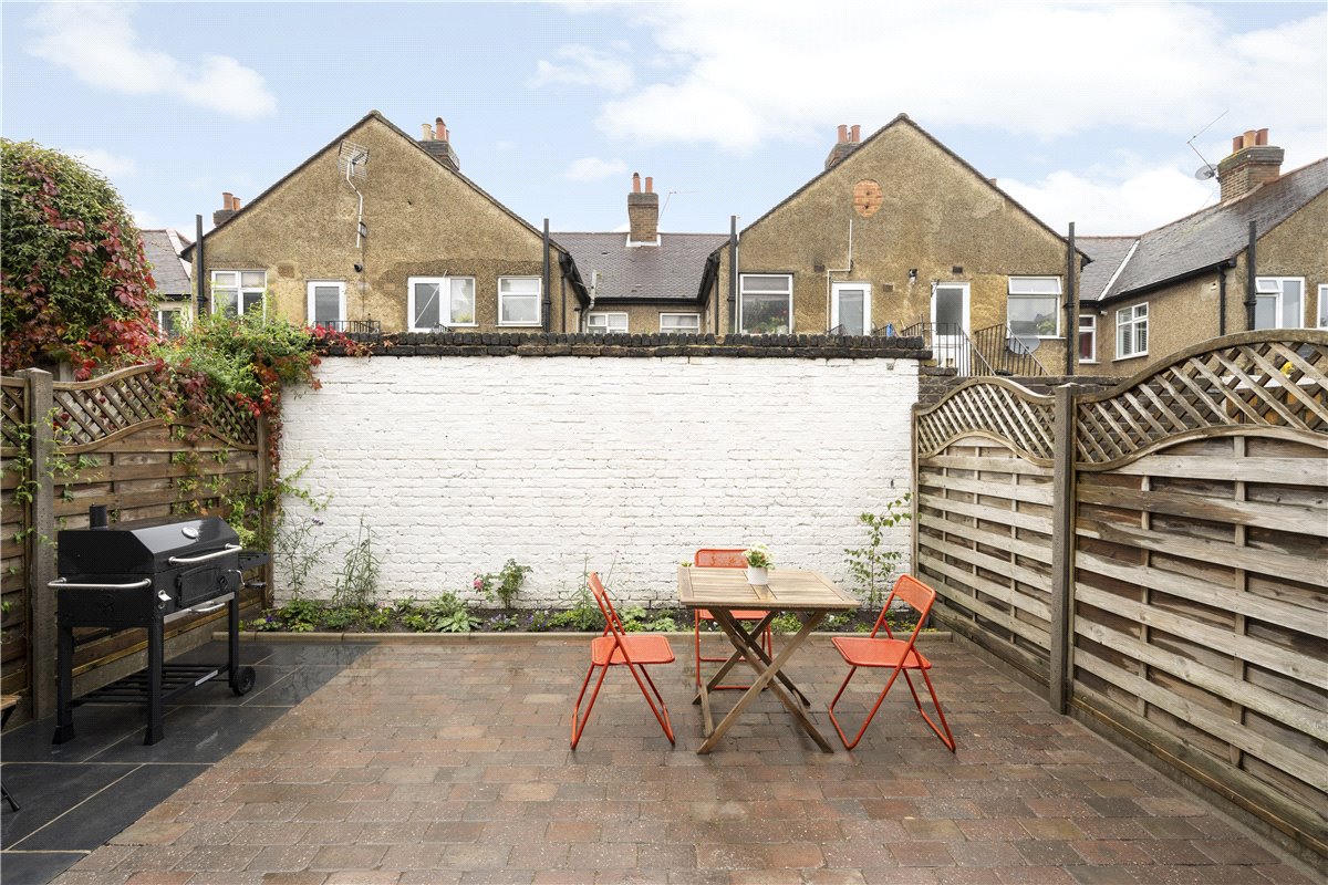2 bedroom maisonette, Boundary Road, London SW19 - Sold