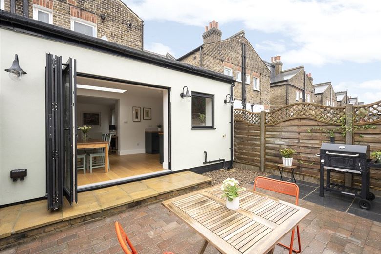 2 bedroom maisonette, Boundary Road, London SW19 - Sold