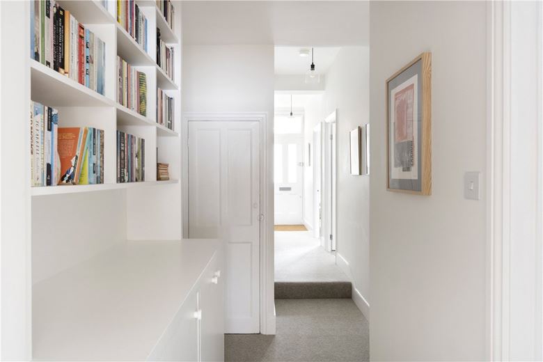 2 bedroom maisonette, Boundary Road, London SW19 - Sold