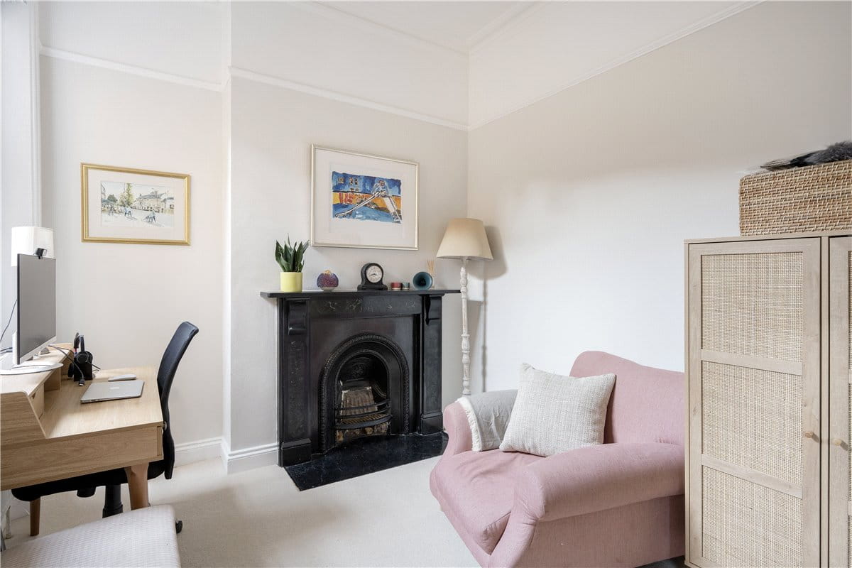 2 bedroom flat, Foxmore Street, London SW11 - Sold