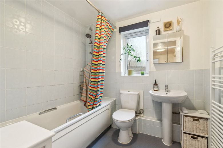 2 bedroom flat, St. James's Drive, London SW12 - Sold STC