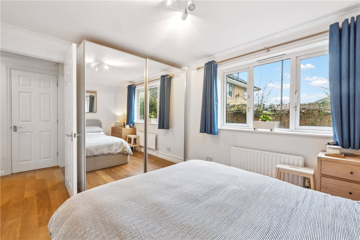 2 bedroom flat, St. James's Drive, London SW12 - Sold STC